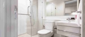 Kamar Mandi Hotel Berjamur